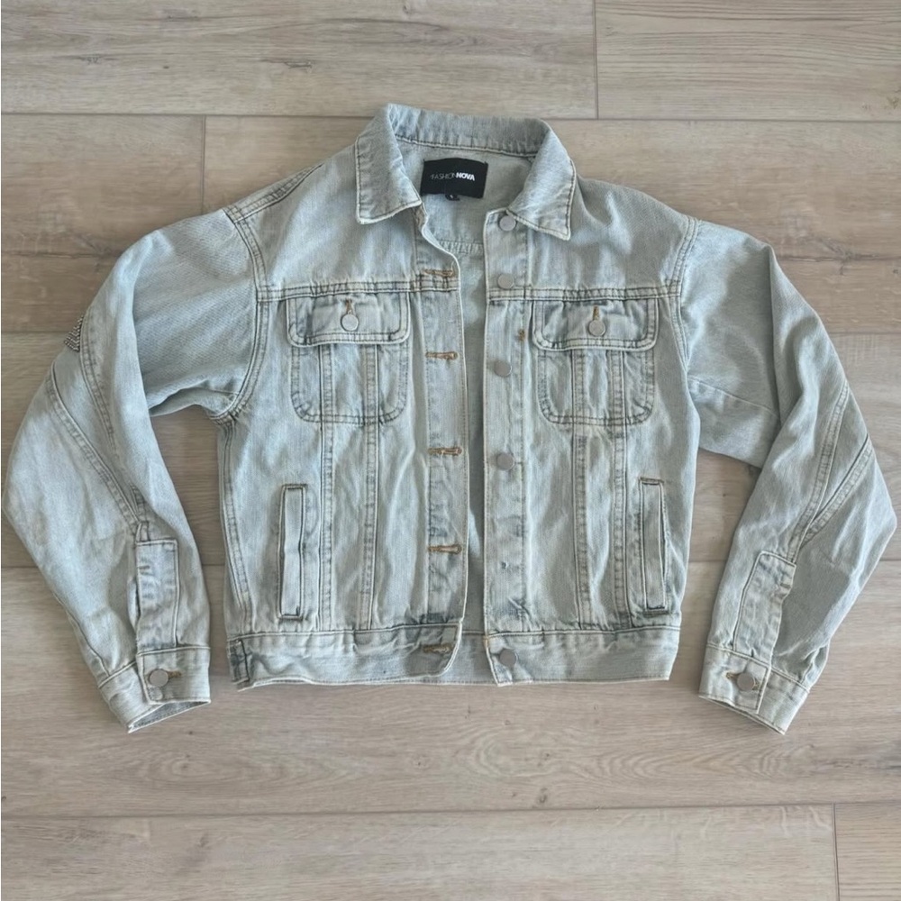 Fashion Nova - A Fringe of Glam Jacket (light wash)